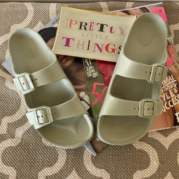 “Bamboo” Glee, mint green platform jelly sandals; size 8 - Picture 3 of 7